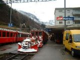 Carrello spartineve davanti ad un treno a Poschiavo - febbr. 2002