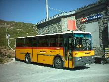 Autopostale alla stazione Ospizio Bernina